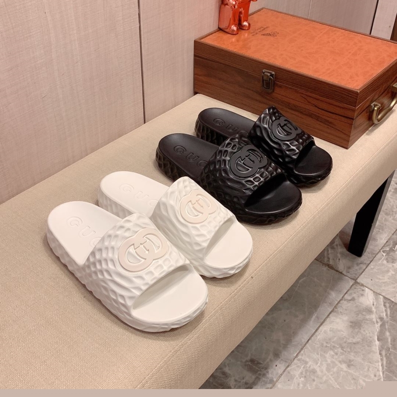 G*u*i slippers